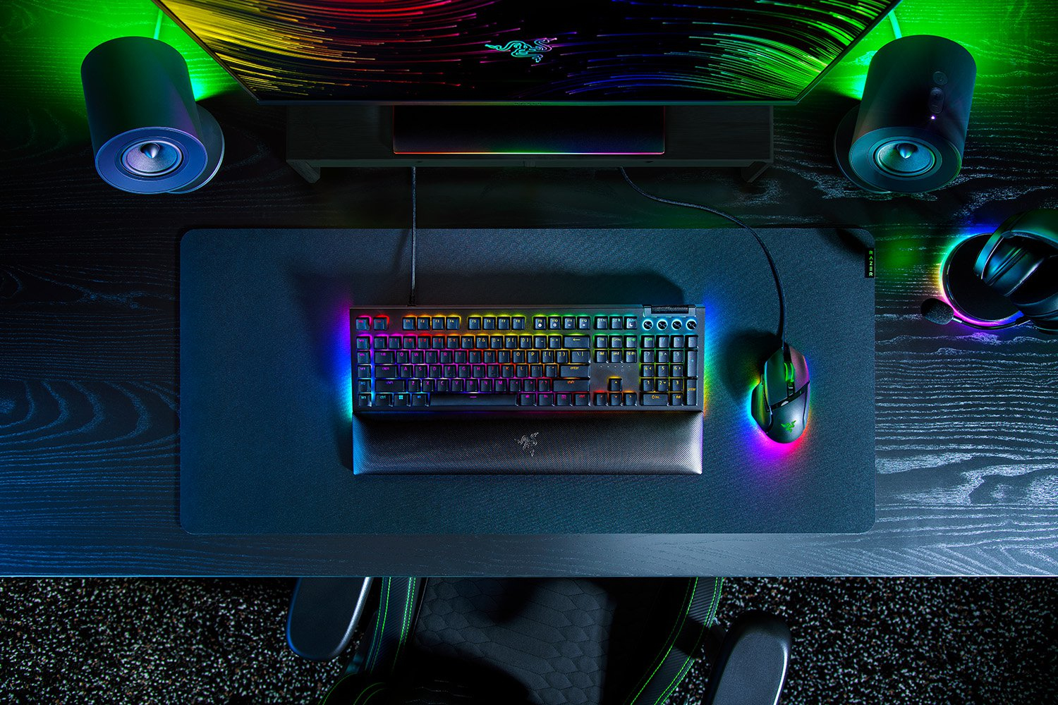 Razer BlackWidow V4 Gaming Keyboard 6 Macro Keys Media Buttons Green Switches Chroma RGB DEU Layout QWERTZ