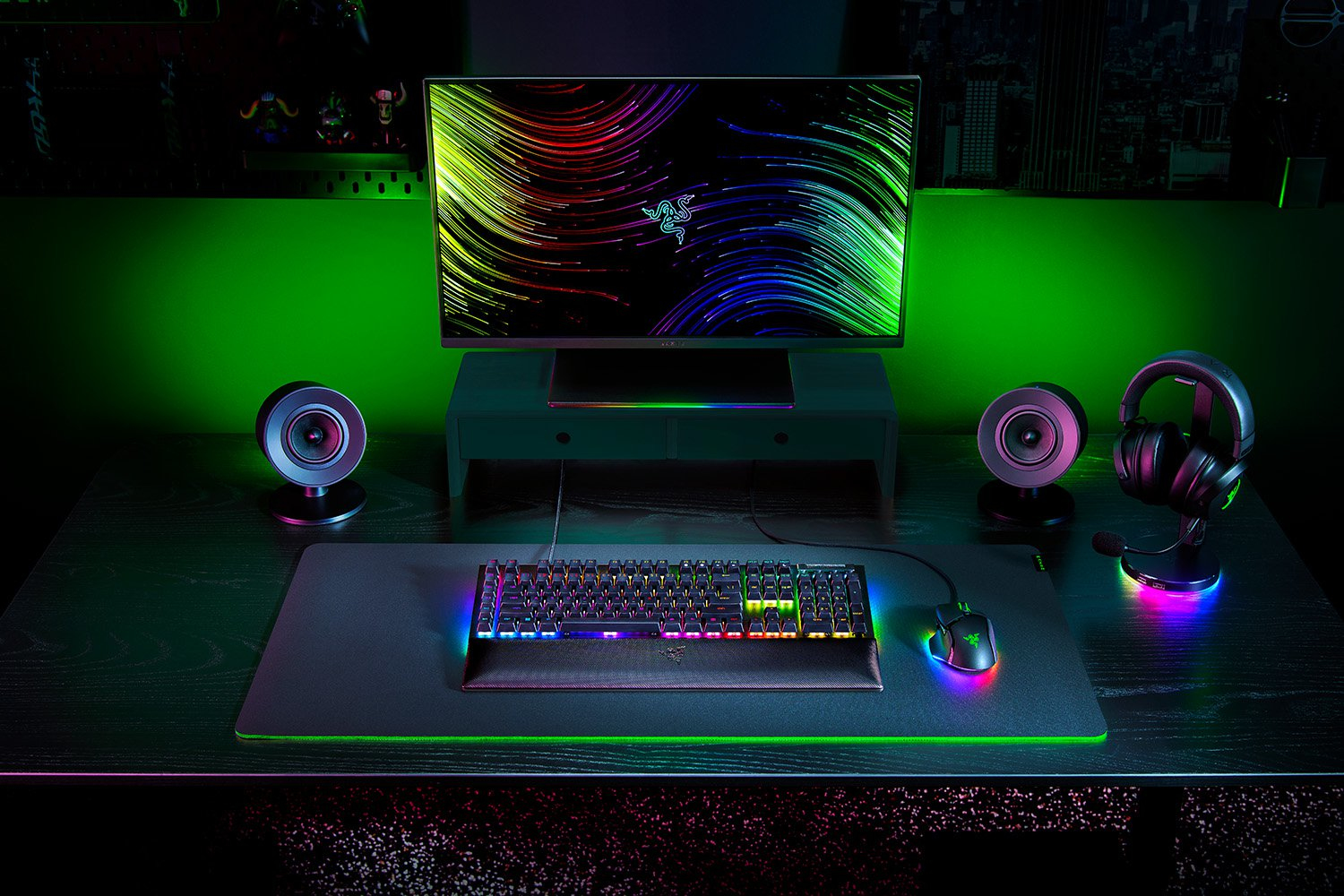 Razer BlackWidow V4 Gaming Keyboard 6 Macro Keys Media Buttons Green Switches Chroma RGB DEU Layout QWERTZ
