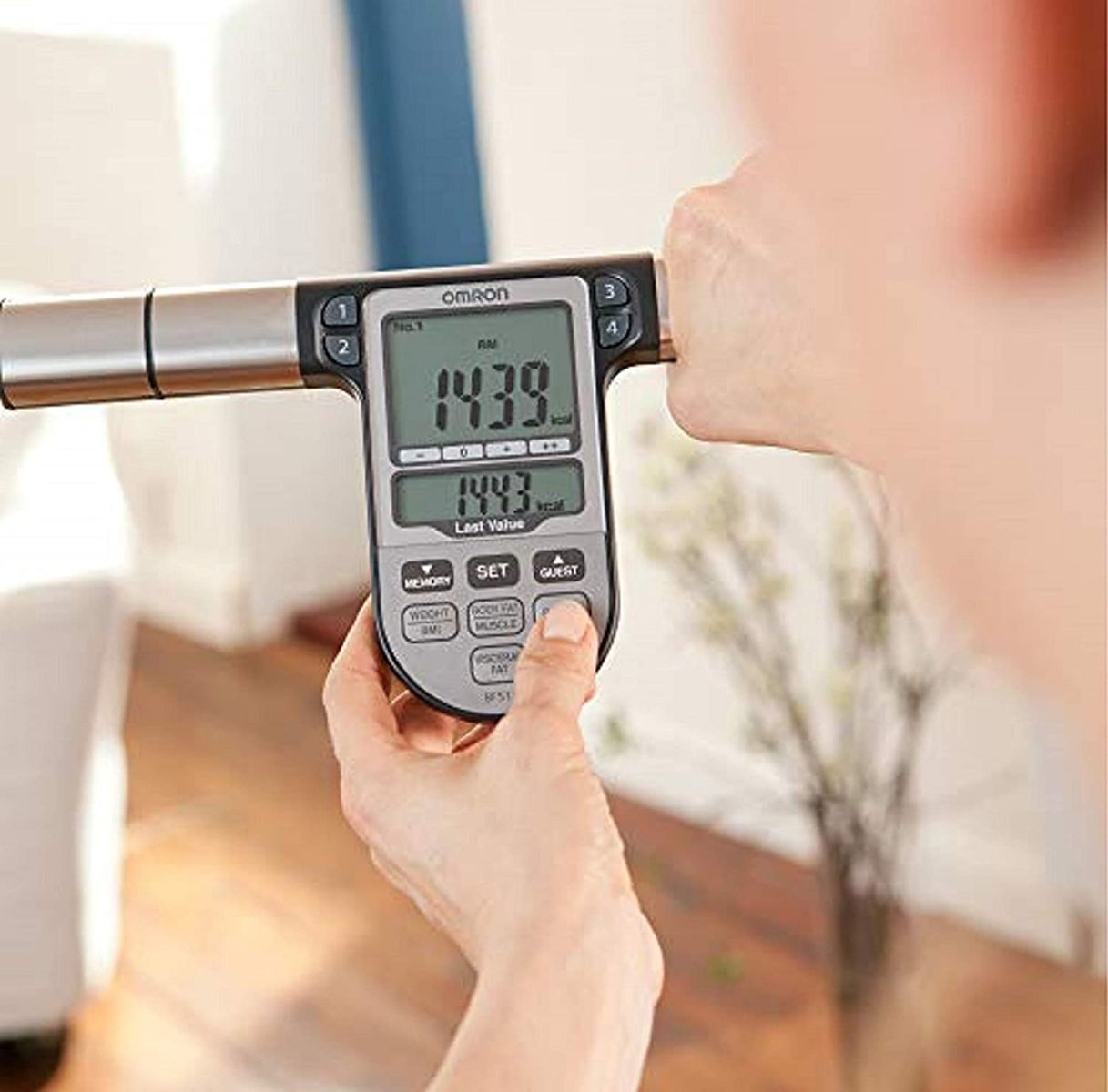 Omron Ganzkörperanalyse-Waage BF511 mit Hand-zu-Fuß-Messung, blau - misst Körperfett, Gewicht, Viszeralfett, Skelettmuskelmasse, Kaloriengrundumsatz und BMI, 1 stück Blau Dunkelblau Omron Ganzkörperanalyse-Waage BF511 mit Hand-zu-Fuß-Messung, blau - misst Körperfett, Gewicht, Viszeralfett, Skelettmuskelmasse, Kaloriengrundumsatz und BMI, 1 stück Blau Dunkelblau