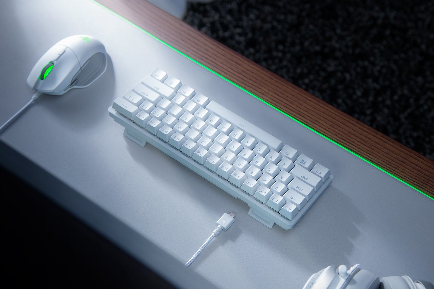 Razer Huntsman Mini Gaming Keyboard Optical Purple Switches Chroma RGB DEU Layout QWERTZ