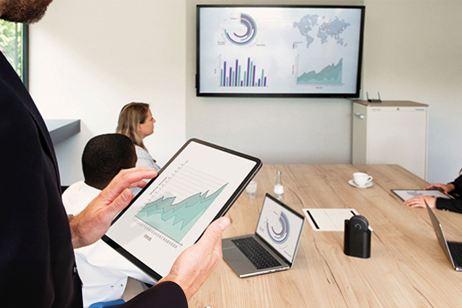 Digitus DS-55317 Click & Present Pro Drahtloses Collaboration-System, HDMI, 2x TX, 1x RX, BYOD, Split-Screen, 30 Nutzer, 50 m, LAN