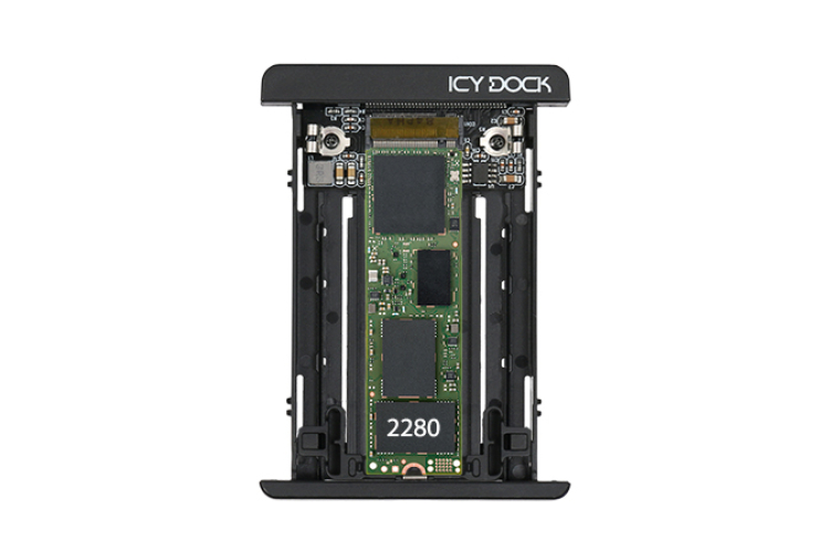 ICY DOCK EZConvert MB705M2P-B - M.2 NVMe PCIe 3.0/4.0 SSD zu 2,5 Zoll SFF-8639 NVMe U.2 SSD Format Konverter/Adapter mit integriertem Kühlkörper