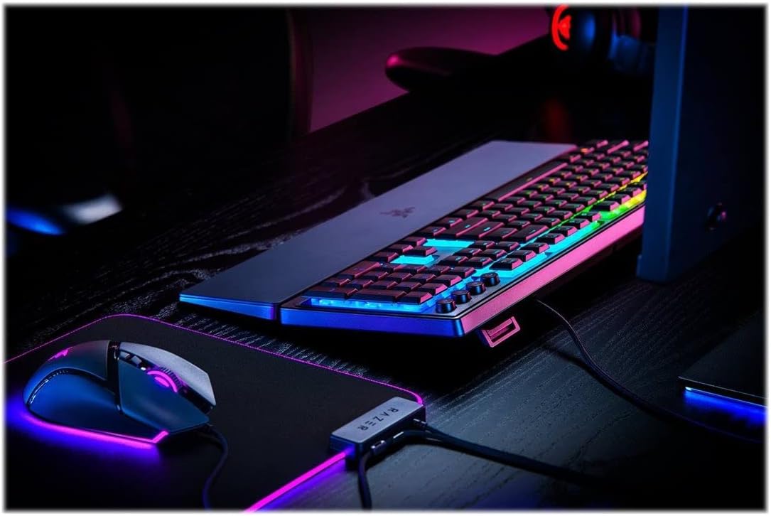 Razer Ornata V3 Low Profile Gaming Keyboard (Hybrid Switch mit Mecha-Membran, UV-beschichtete Tasten, weichmagnetische Handballenauflage, RGB Chrom) Schwarz - (ESP Layout - QWERTY)