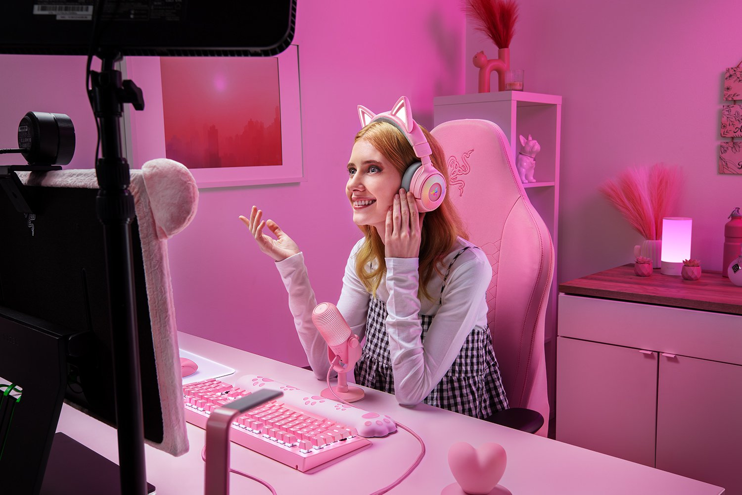 Razer Kraken Kitty V3 Pro Quartz Gaming Headset, Verkabelt & Kabellos, USB Typ-A, Bluetooth 5.3, Boom-Mikrofon, Rose