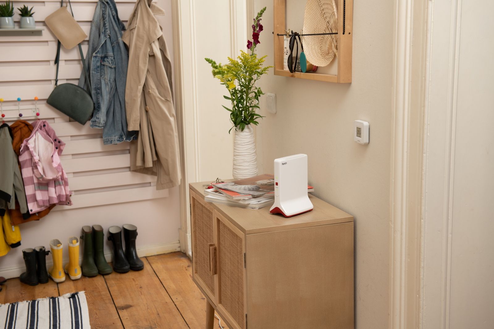 AVM FRITZ!Repeater 6000 International Wi-FI 6 Mesh Repeater Triband bis zu 4800 MBit/s 5 GHz & bis zu 1200 MBit/s 2,4 GHz WLAN-Access Point WPS internationale