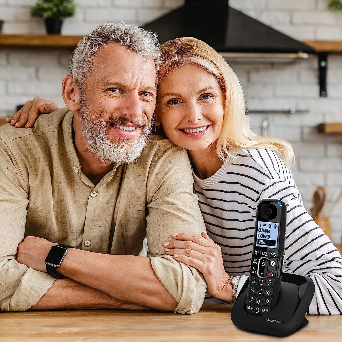 amplicomms BigTel 1502 Duo schnurloses DECT Großtasten Telefon, Zwei Mobilteile, Audio-Boost, extra Laute Klingeltöne, Hörgerätekompatibel, Anrufschutz