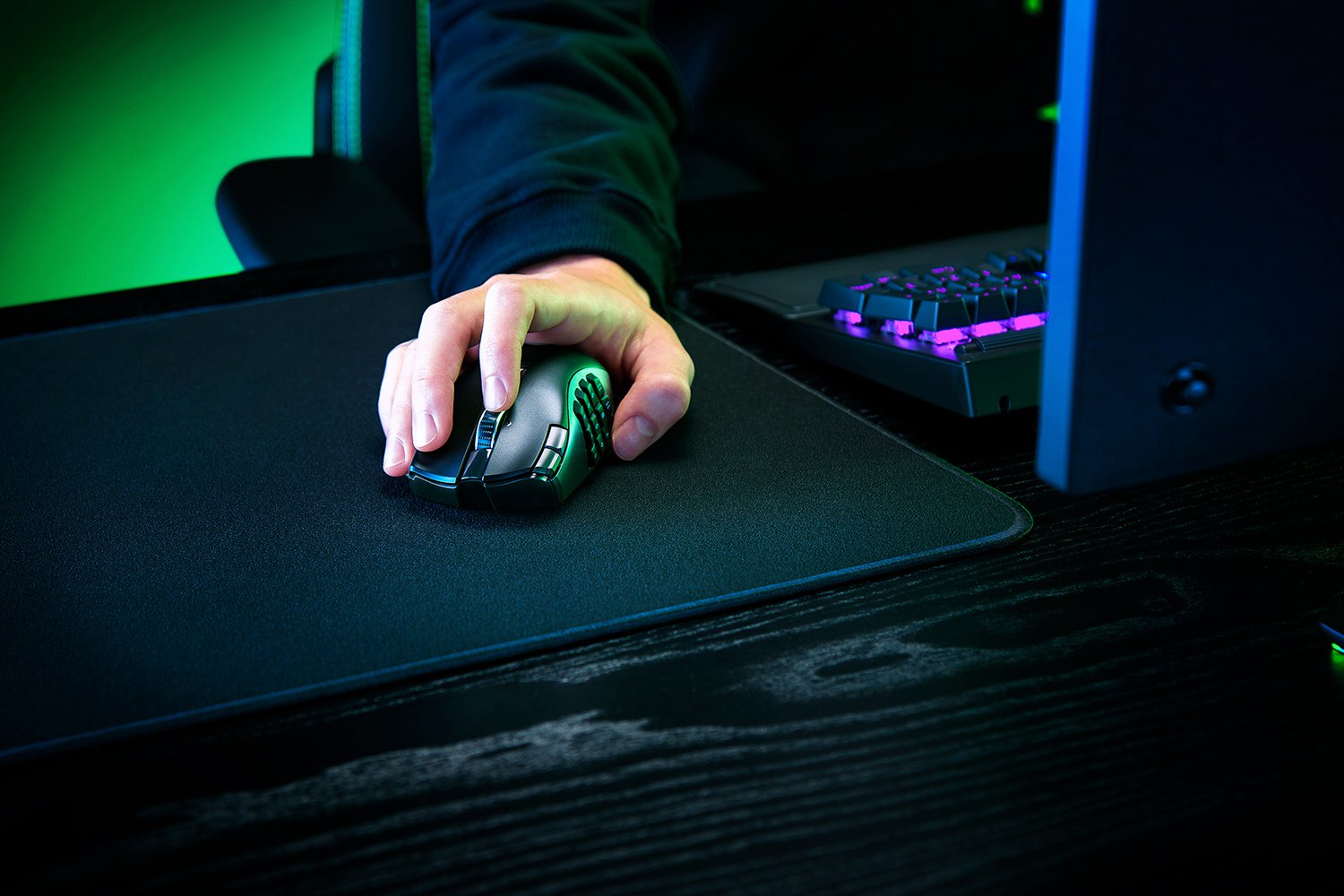 Razer Naga V2 HyperSpeed Gaming Mouse Dual Wireless 30.000 DPI 19-Button MMO