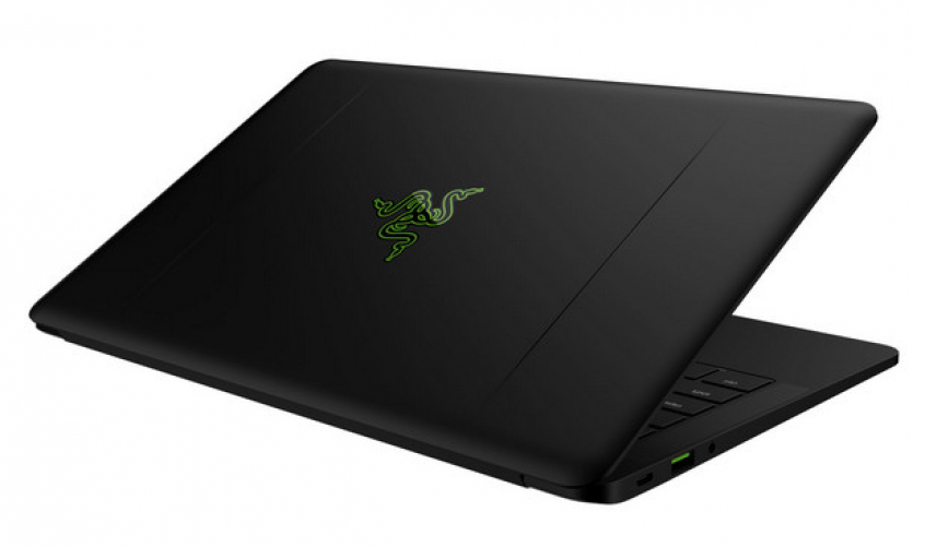 Razer Blade Stealth Laptop 33,8 cm (13.3) Touchscreen Quad HD+ Intel Core i7 i7-8550U 16 GB LPDDR3-SDRAM 256 GB SSD Windows 10 Schwarz FR-Version