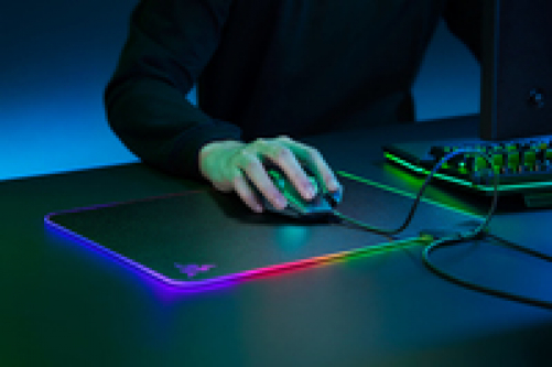 RAZER Firefly V2 Mikrostrukturierte Gaming-Mausmatte mit RGB-Beleuchtung, powered by RAZER Chroma