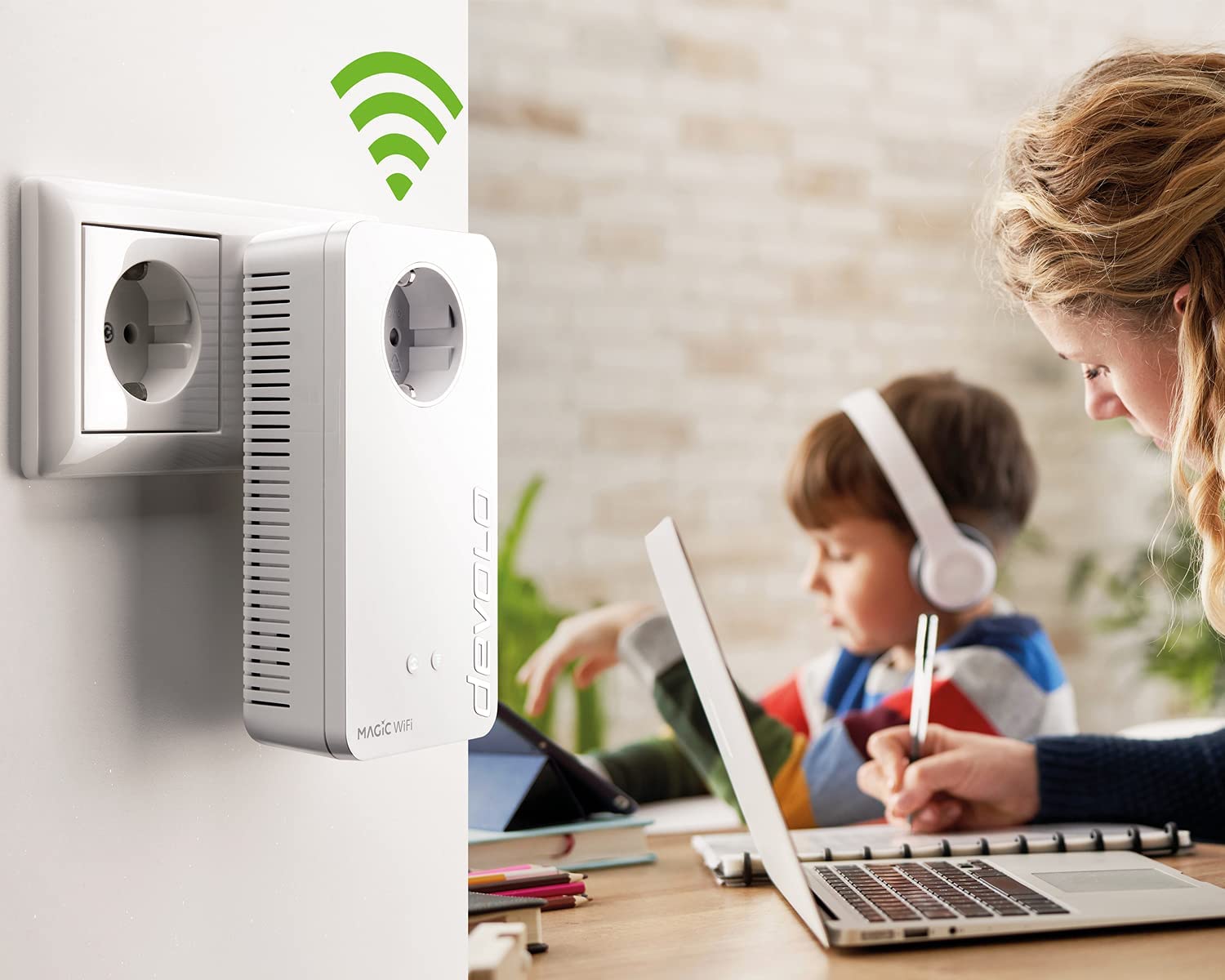 devolo 8815 Magic 2 WiFi 6 Erweiterungsadapter, WLAN Powerline Adapter -bis zu 2.400 Mbit/s, Mesh WLAN Access Point, 2X Gigabit LAN Anschluss dLAN 2.0, weiß