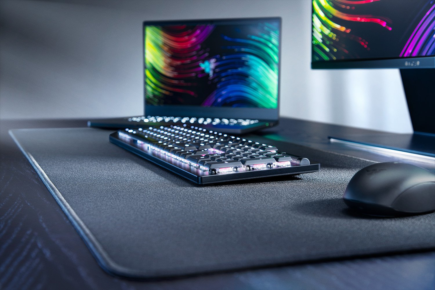 Razer DeathStalker V2 Pro Gaming Keyboard Dual Wireless Optical Red Switches RGB DEU Layout QWERTZ