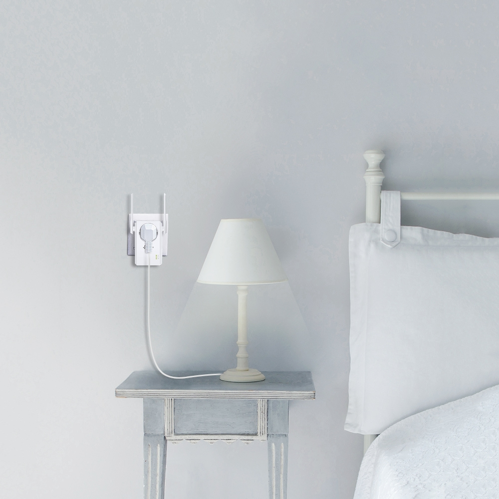 TP-Link 300 Mbit/s-WLAN-Repeater mit integrierter Steckdose