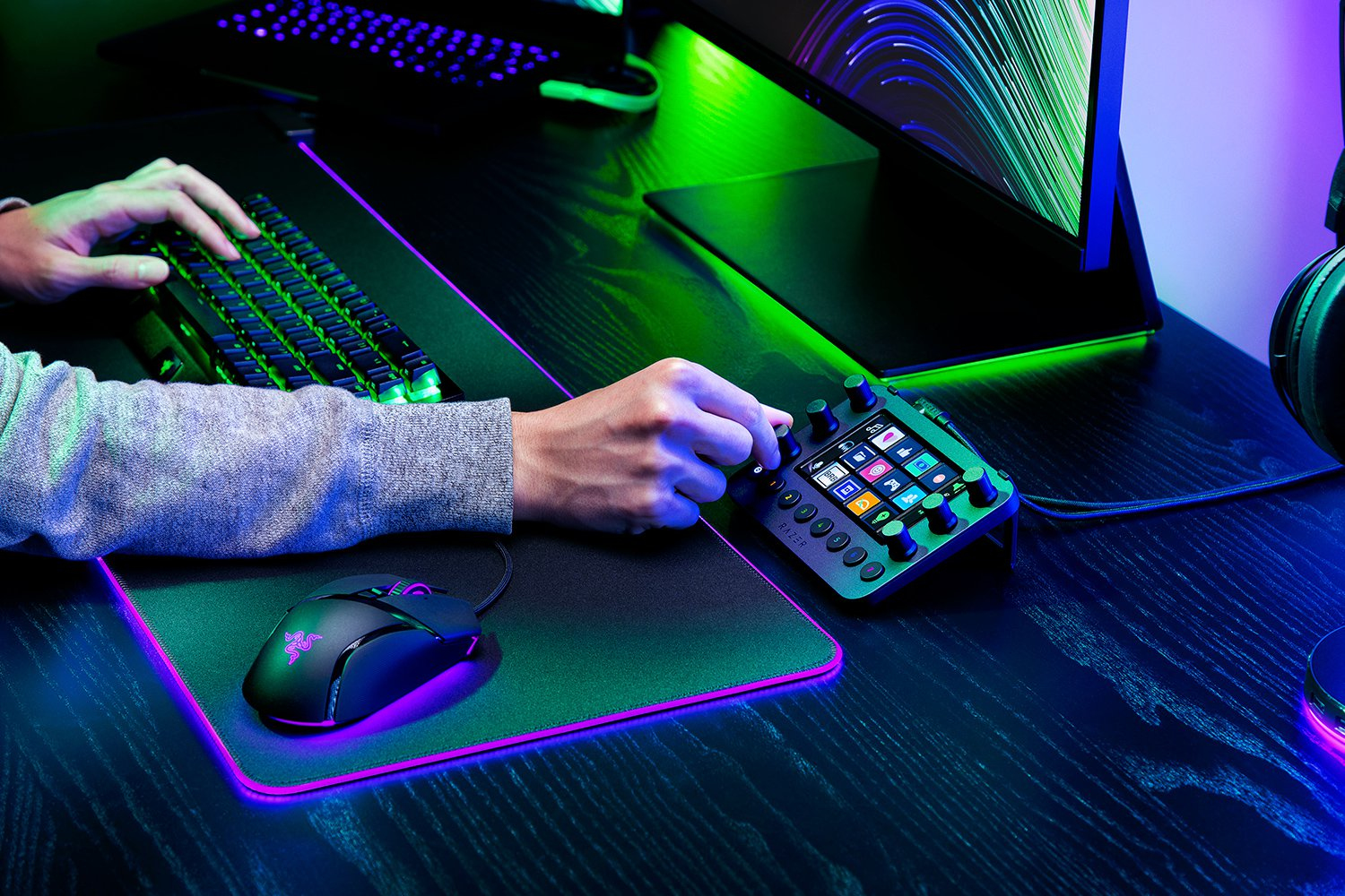 Razer Stream Controller All-in-One-Deck Streaming Content-Creation USB 12+8 Buttons 6 Controllers for PC Mac