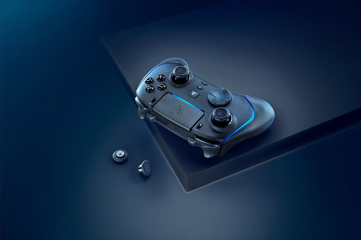 Razer Wolverine V2 Pro Gaming Controller Gamepad Wireless RF + USB for PS5 PC Black