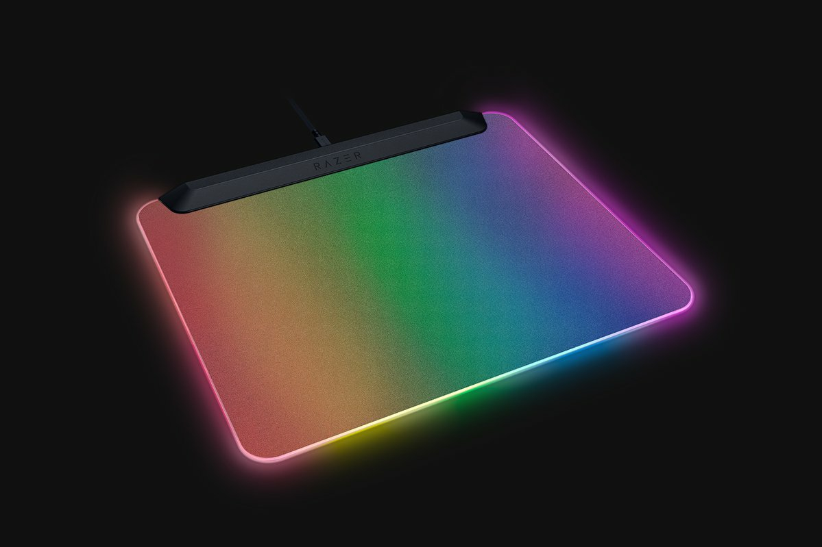 Razer Firefly V2 Pro - RGB-hintergrundbeleuchtete Gaming-Mausmatte - integrierter USB-Anschluss (15-Zonen-LED-Beleuchtung, mikrogeätzte Oberfläche für optimales Tracking, USB-C Kabel) Schwarz