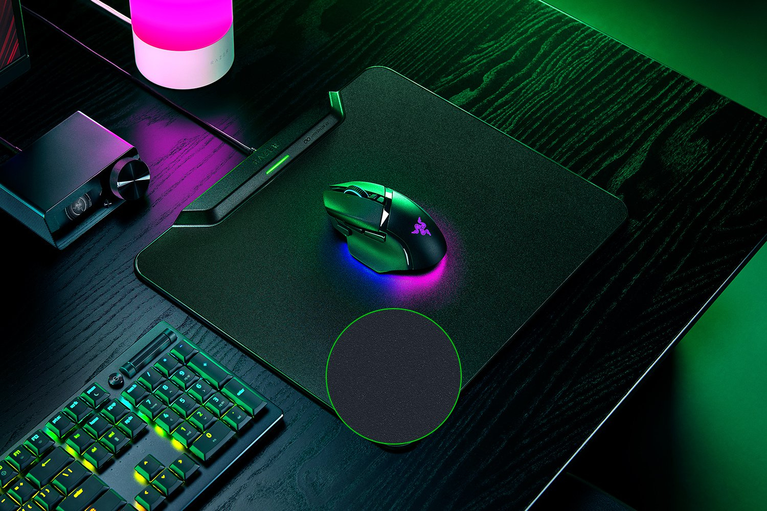 Razer HyperFlux V2 Gaming-Mauspad mit integriertem kabellosem Ladegerät, Gummi, Anti-Rutsch-Basis, 5 mm, Schwarz