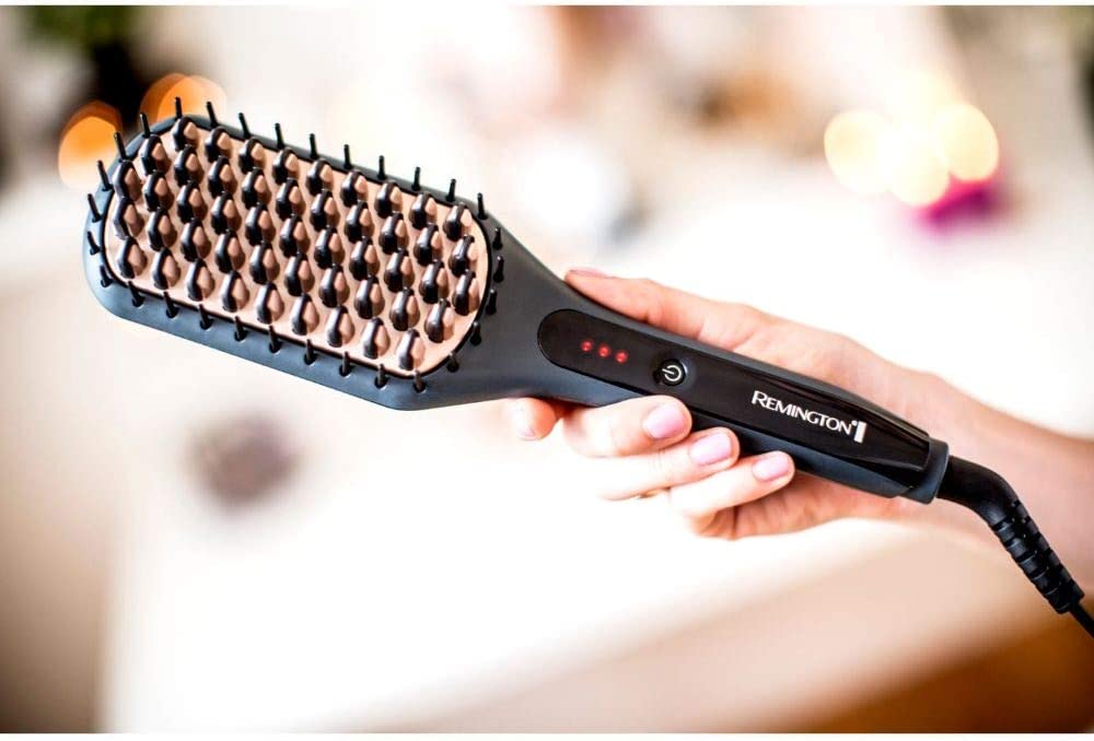 Remington Glättbürste 2in1: Glätteisen & Haarbürste für eine reduzierte Stylingzeit Keramikbeschichtete & antistatische Borsten kühlen Enden Digitales Display 150-230°C CB7400