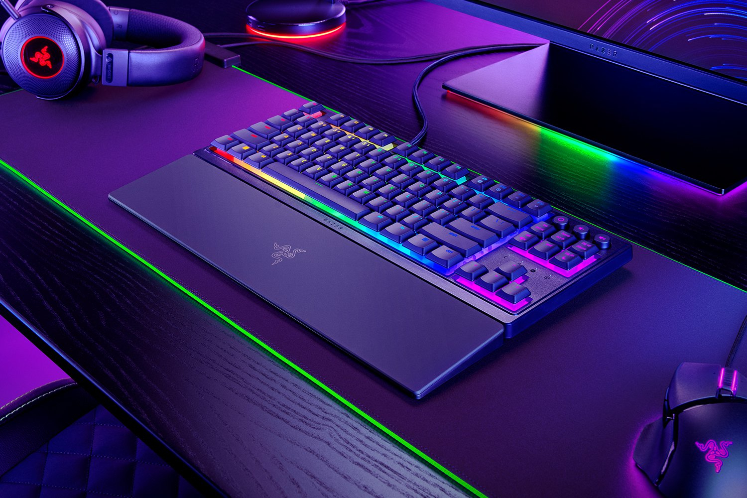 Razer Ornata V3 Tenkeyless u2013 Kompakte Low-Profile-Gaming-Tastatur (Mecha-Membran-Schalter, UV-beschichtete Tastenkappen, dedizierte Medientasten mit Hintergrundbeleuchtung, magnetische UK Layout QWERTY