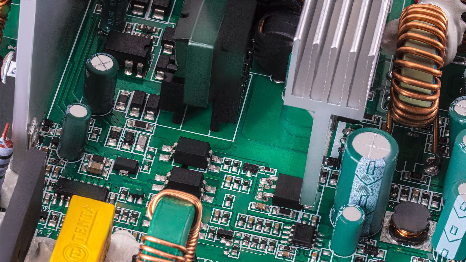 Mars Gaming MPIII650 PC-Netzteil 650 W, 20+4-pin ATX, 6+2-pin PCIe, 4x SATA, Nicht-modular, 12 cm Lüfter, Schwarz