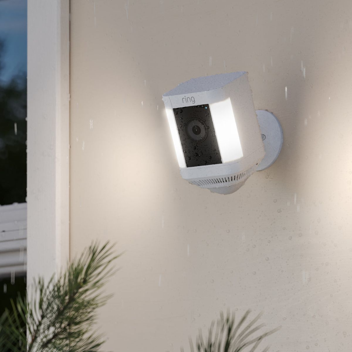 Ring Spotlight Kamera Plus Akku (Spotlight Cam Plus Battery)| Überwachungskamera aussen mit WLAN, HD-Video, LED-Flutlicht, Nachtsicht, Bewegungserfassung & Sirene | Alexa-kompatibel Sicherheitskamera Weiß Akku 1 Kamera