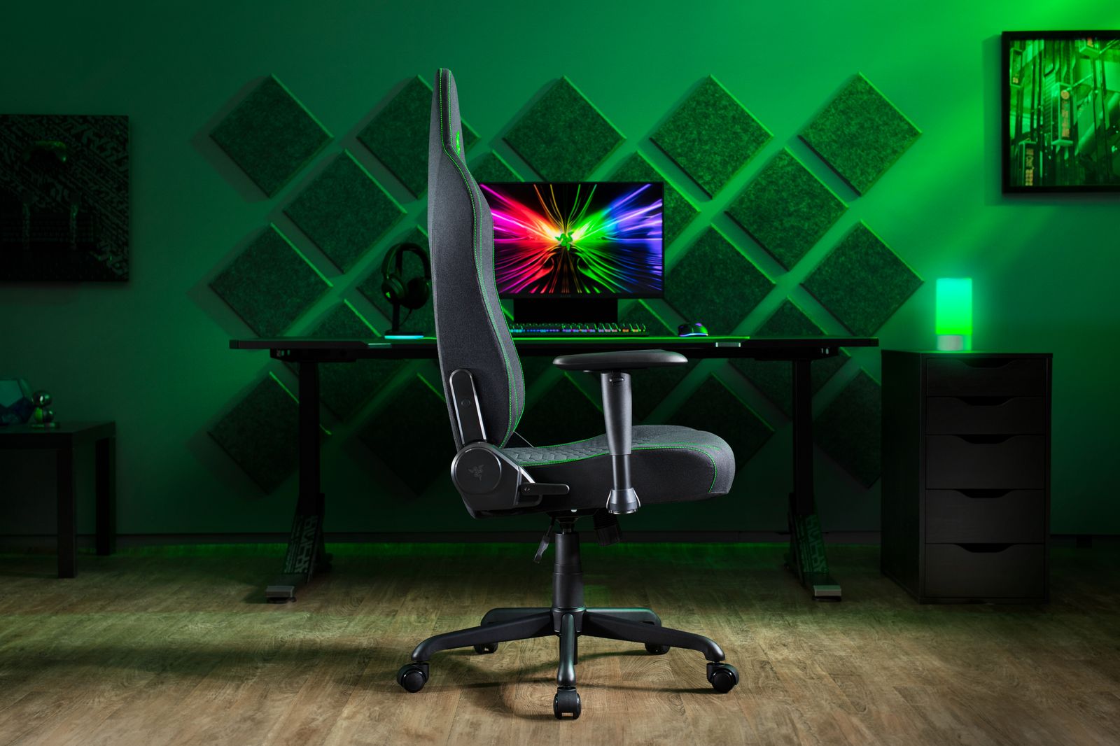 Razer Iskur V2 X PC-Gamingstuhl, Stoff, Schwarz/Grün, 136 kg Tragkraft, 2D-Armlehnen, Lendenkissen, 5 Rollen