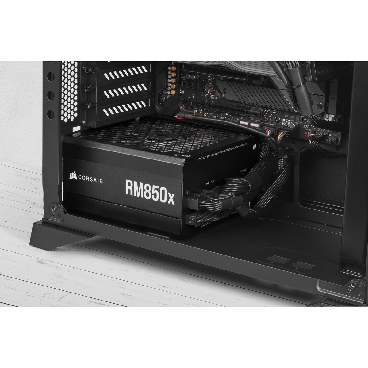 Corsair RM850x Netzteil 850 W 80 PLUS Gold ATX, Vollständig modular, Schwarz, 13,5 cm Lüfter, EU