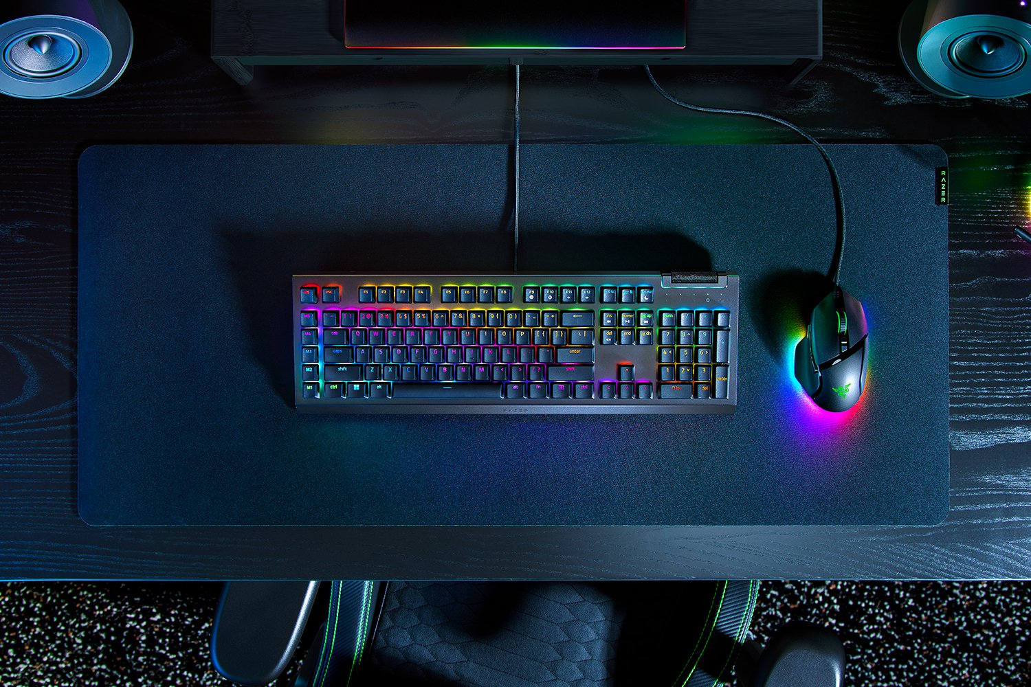 Razer BlackWidow V4 X - Mechanische Gaming-Tastatur (gelber Schalter) - (ITA Layout - QWERTY)