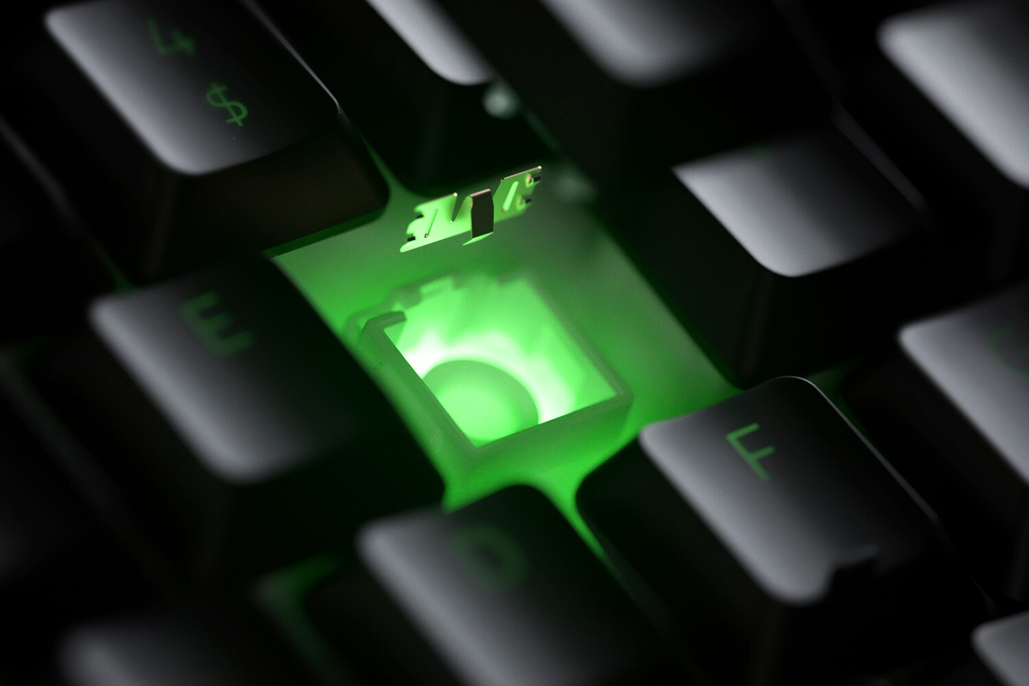 Razer Ornata V2 Gaming Keyboard Mecha-Membrane Switches Chroma RGB DEU Layout QWERTZ