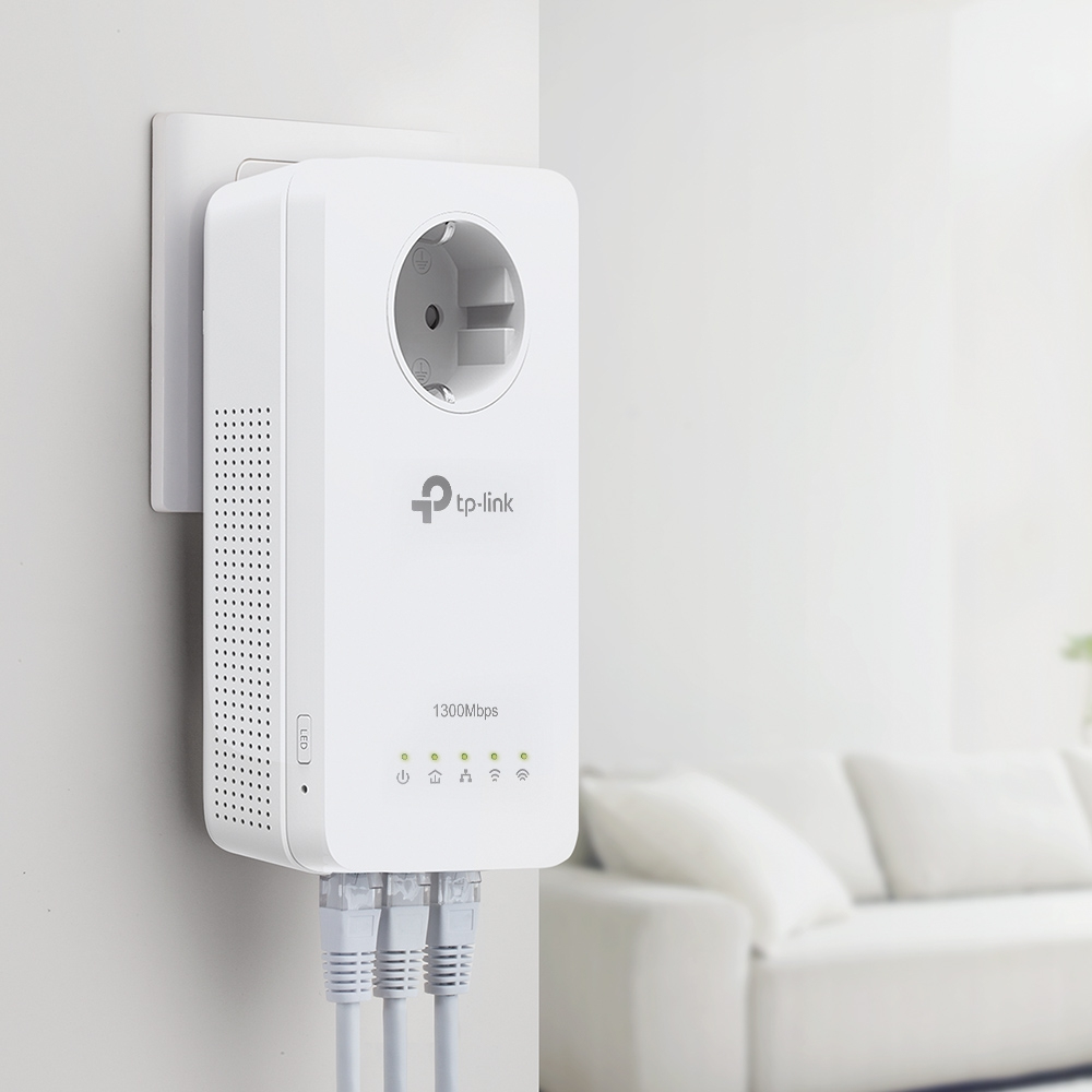 TP-Link TL-WPA8630P PowerLine WLAN Adapter mit integrierter Steckdose, 1300 Mbit/s, Gigabit Ethernet, HomePlug AV2, Weiß, EU V1.0
