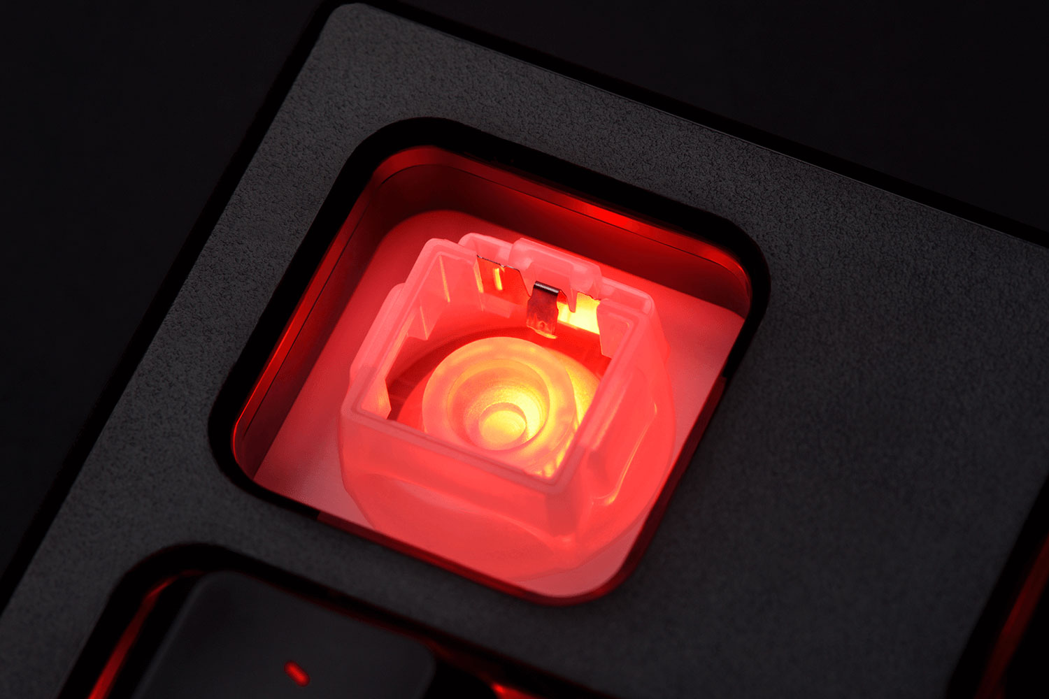 Razer Ornata Chroma Gaming Keyboard Mecha-Membrane Switches RGB ESP Layout - QWERTY