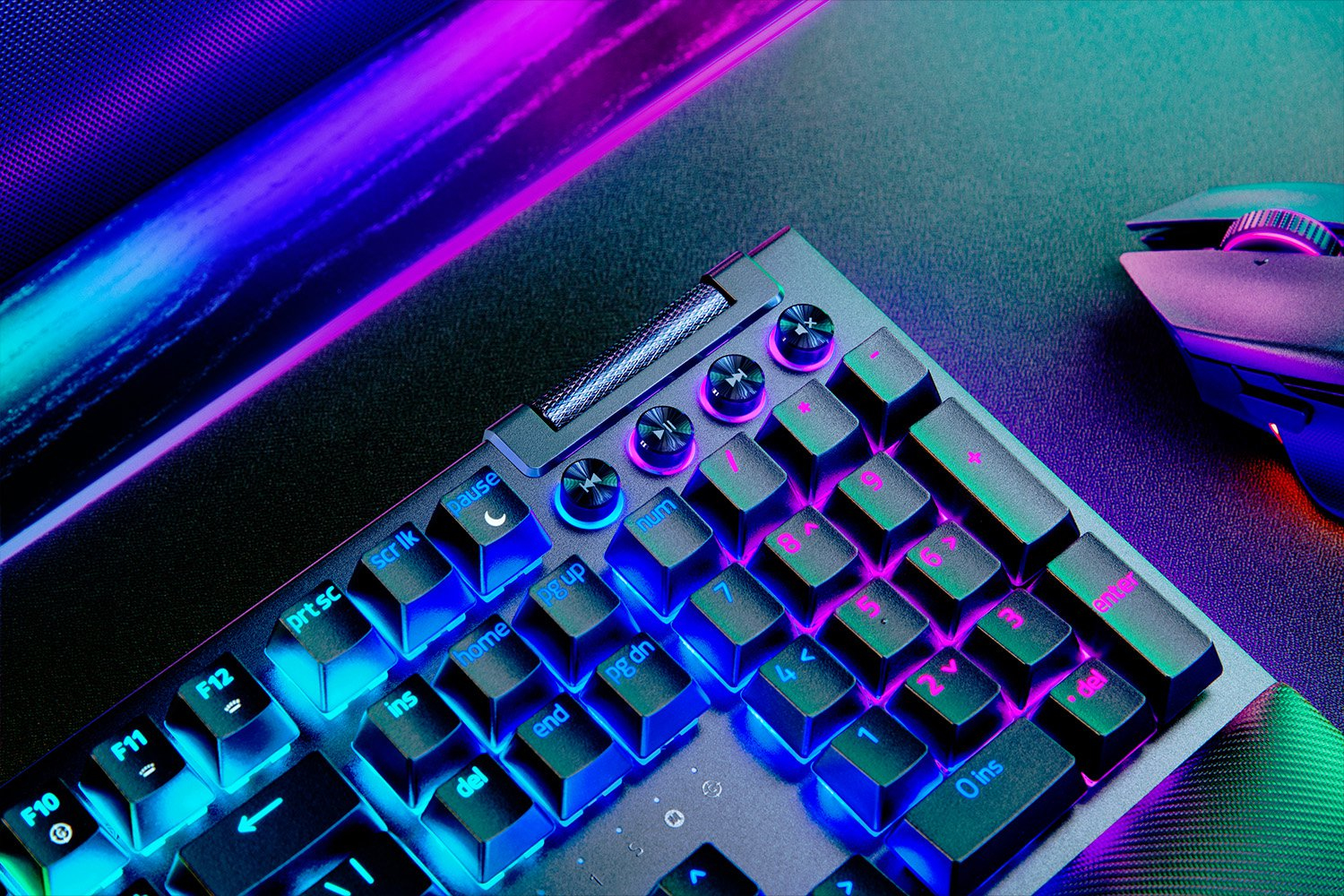 Razer BlackWidow V4 Pro Gaming Keyboard 8 Macro Keys Media Buttons Command Dial Green Switches Chroma RGB DEU Layout QWERTZ