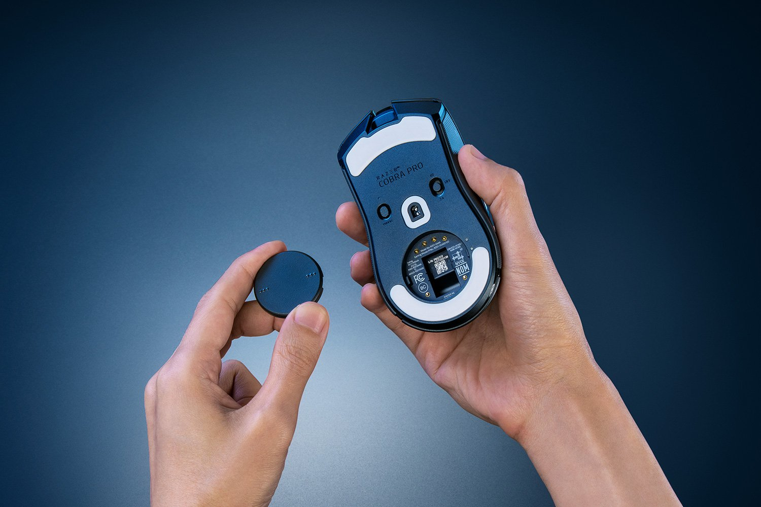 Razer Cobra Pro Gaming Mouse Wireless RF + USB-C 30.000 DPI Ambidextrous Chroma RGB mit Unterbodenbeleuchtung Black